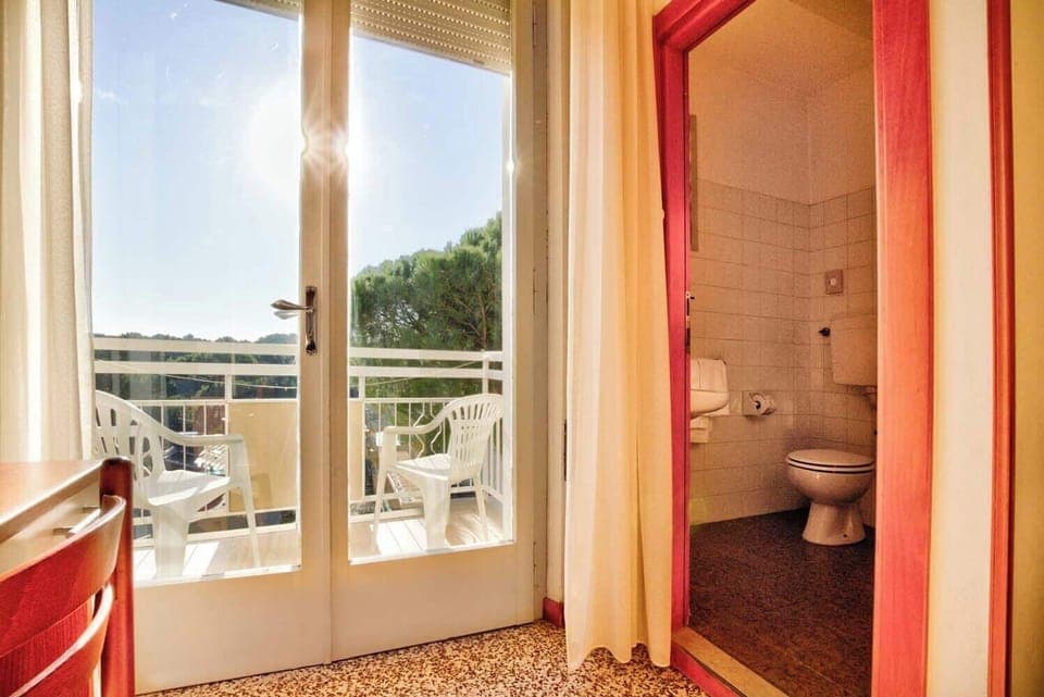 Triple Room | In-room safe, free WiFi