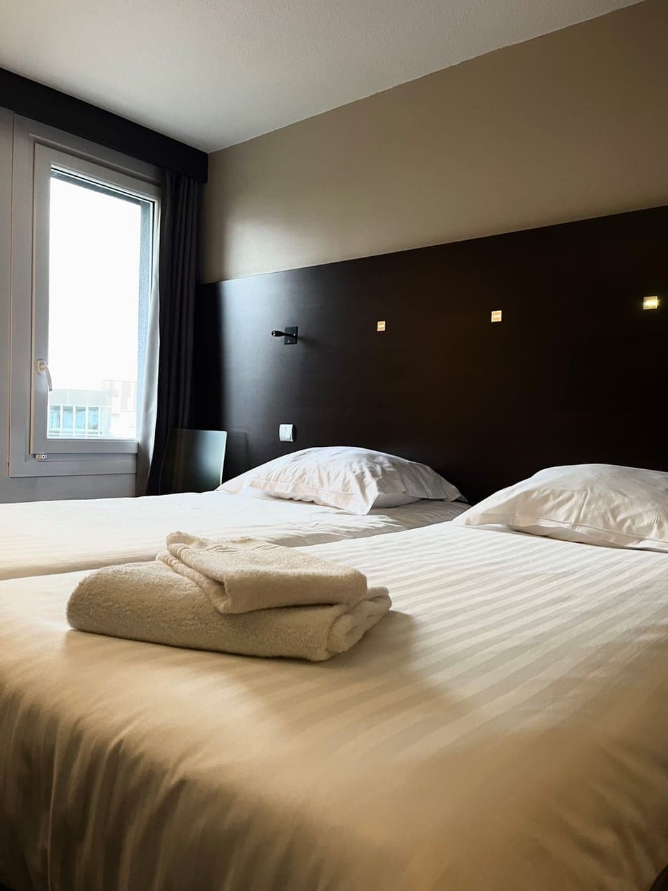 Standard Room, 2 Twin Beds, City View | Individually decorated, desk, blackout drapes, soundproofing