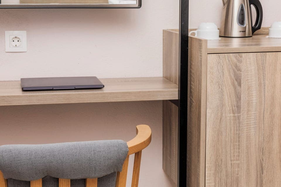 Junior Suite | In-room safe, free cribs/infant beds, free WiFi, bed sheets