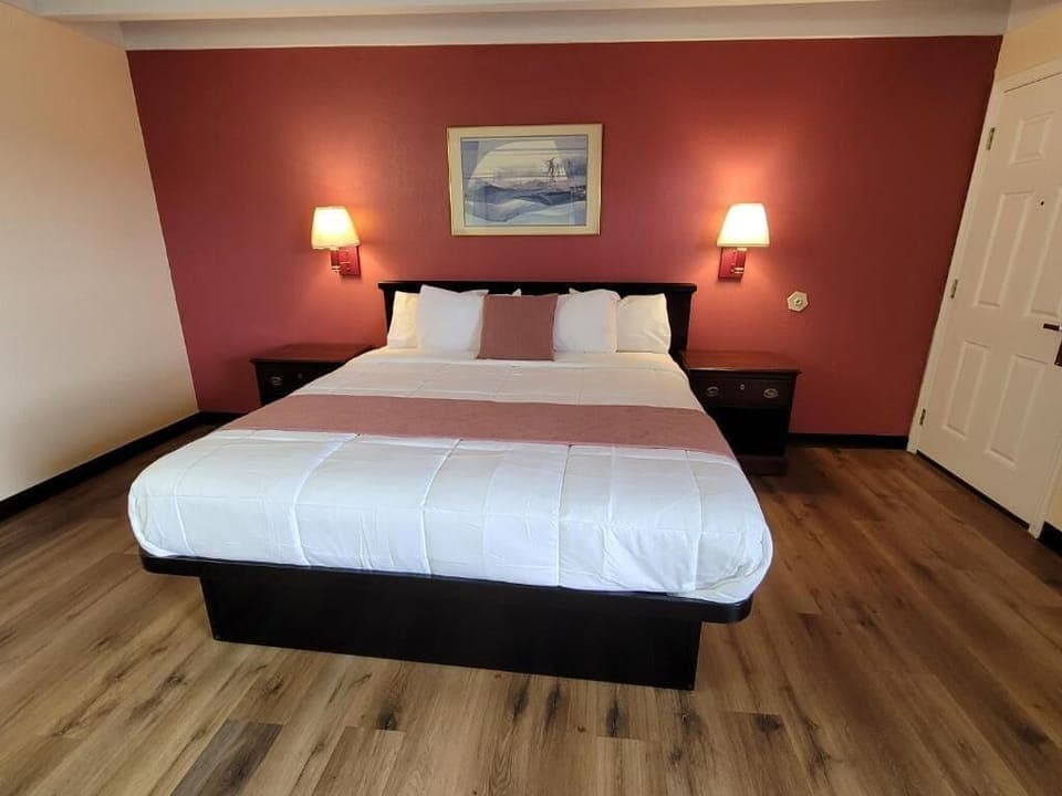 Desk, free WiFi, wheelchair access