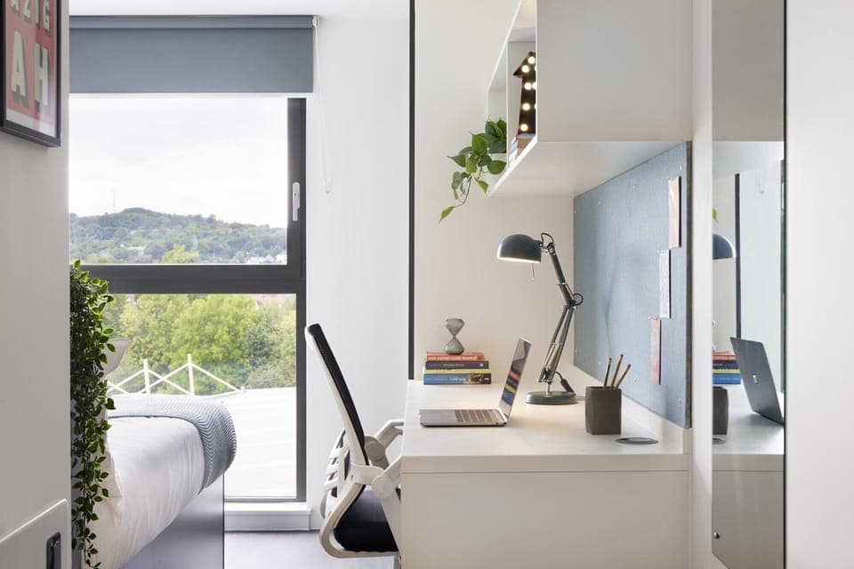 Double Room, Non Smoking | Blackout drapes, iron/ironing board, free WiFi