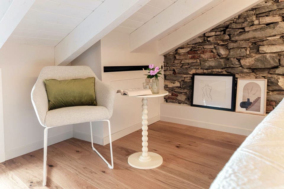 Apartment, Lake View | Premium bedding, down comforters, iron/ironing board, cribs/infant beds