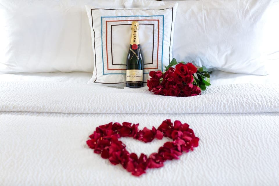 Premium bedding, in-room safe, desk, blackout drapes