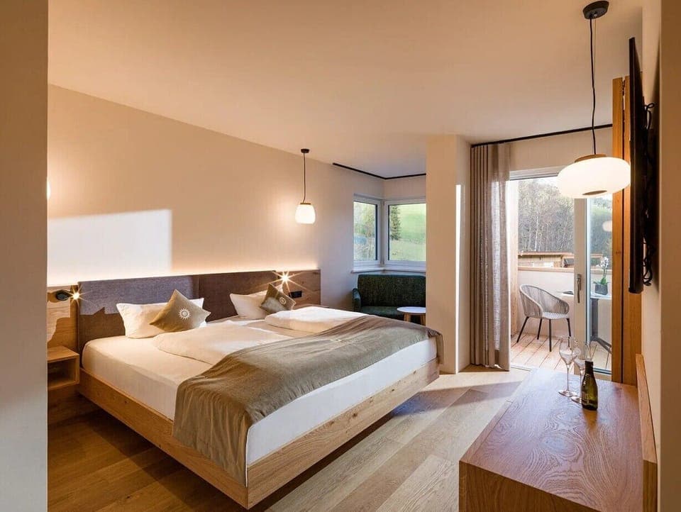 Family Apartment | Hypo-allergenic bedding, in-room safe, desk, laptop workspace