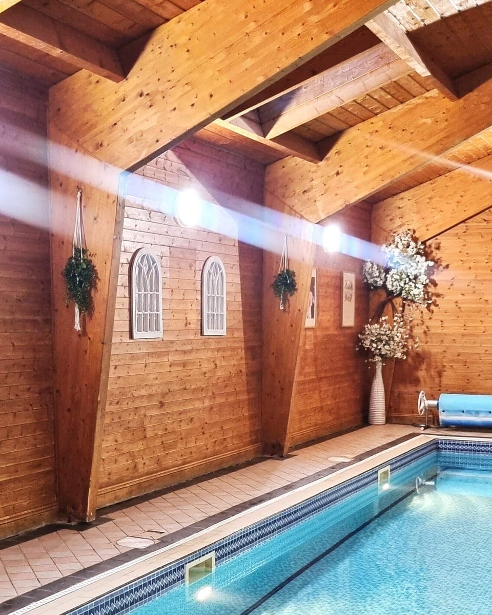 Couples treatment rooms, sauna, steam room, body treatments