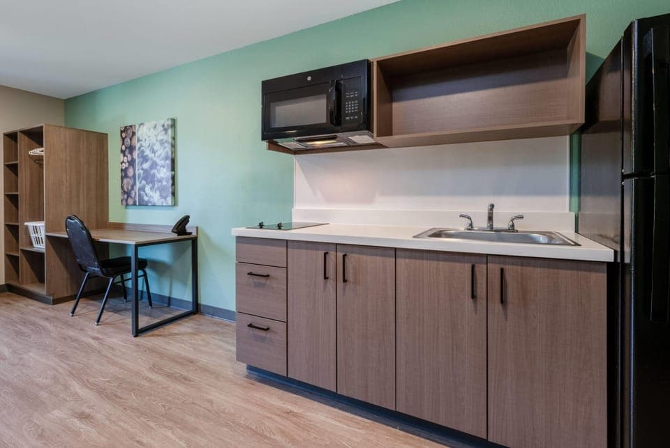 Desk, laptop workspace, blackout drapes, free WiFi