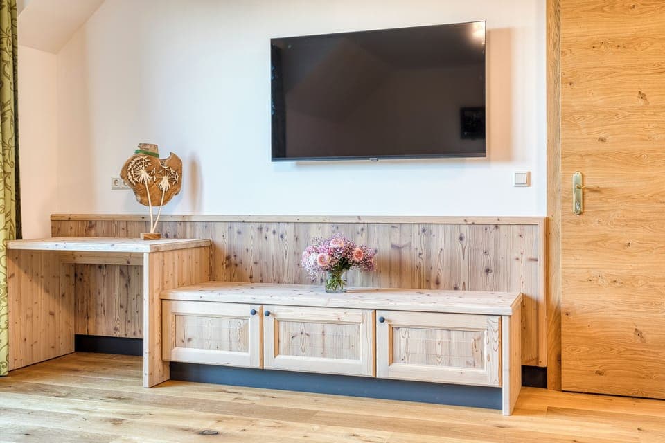 Design Double Room, Lake View | In-room safe, desk, laptop workspace, free WiFi