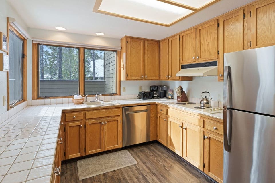 House, 3 Bedrooms | Private kitchen | Fridge, oven, coffee/tea maker