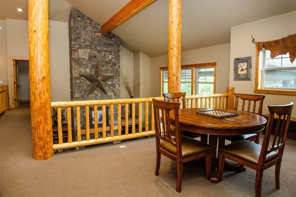 House, 5 Bedrooms | Dining