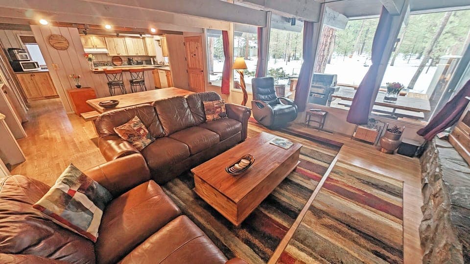 House, 6 Bedrooms | Living area | Smart TV