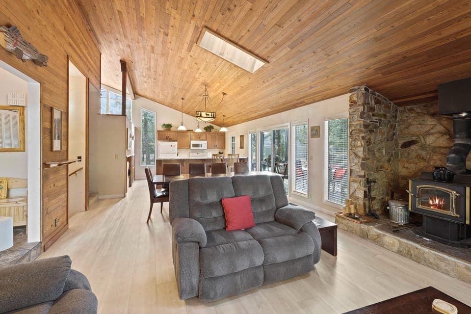 House, 4 Bedrooms | Living area