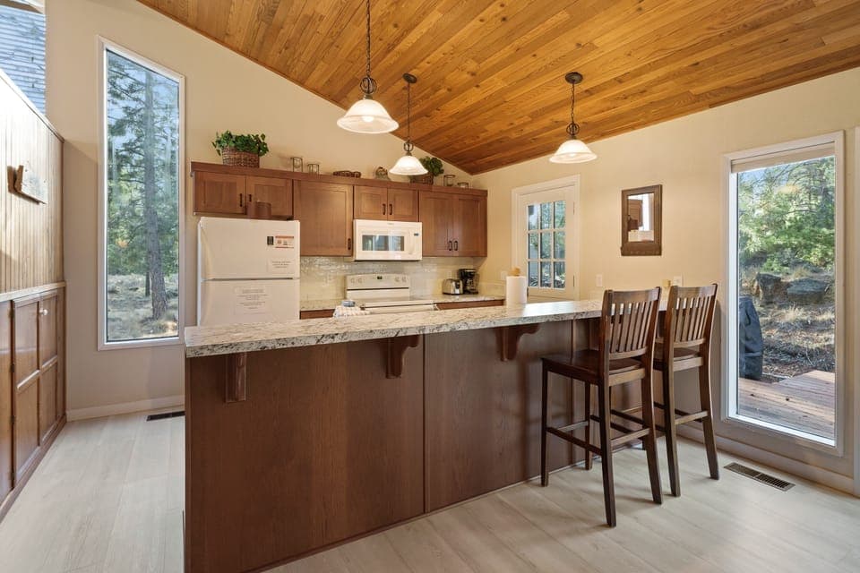 House, 4 Bedrooms | Private kitchen | Fridge, oven, coffee/tea maker, toaster