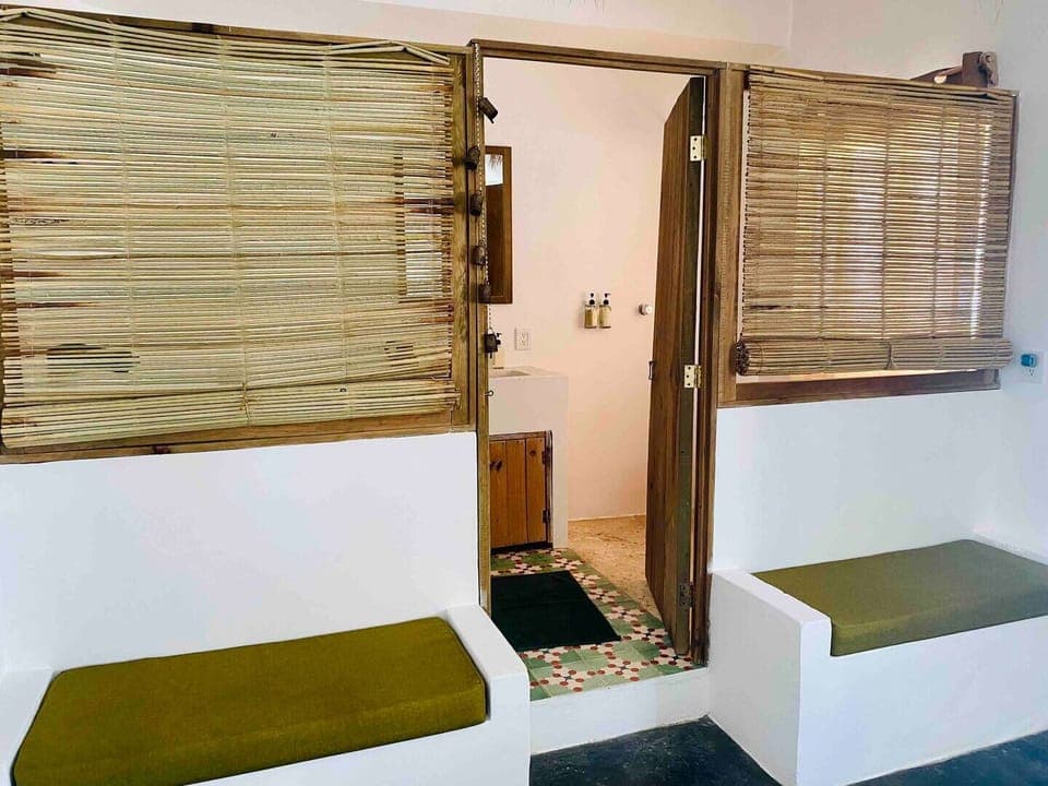 Classic Double Room, Pool View | Bathroom