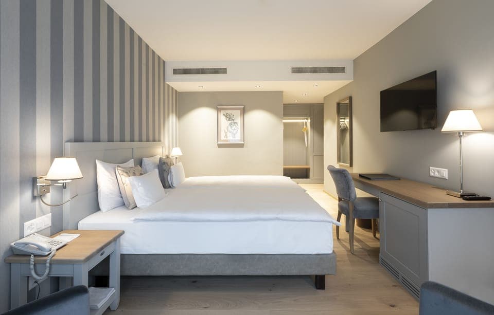 Standard Double Room, 2 Twin Beds | Minibar, in-room safe, desk, free WiFi