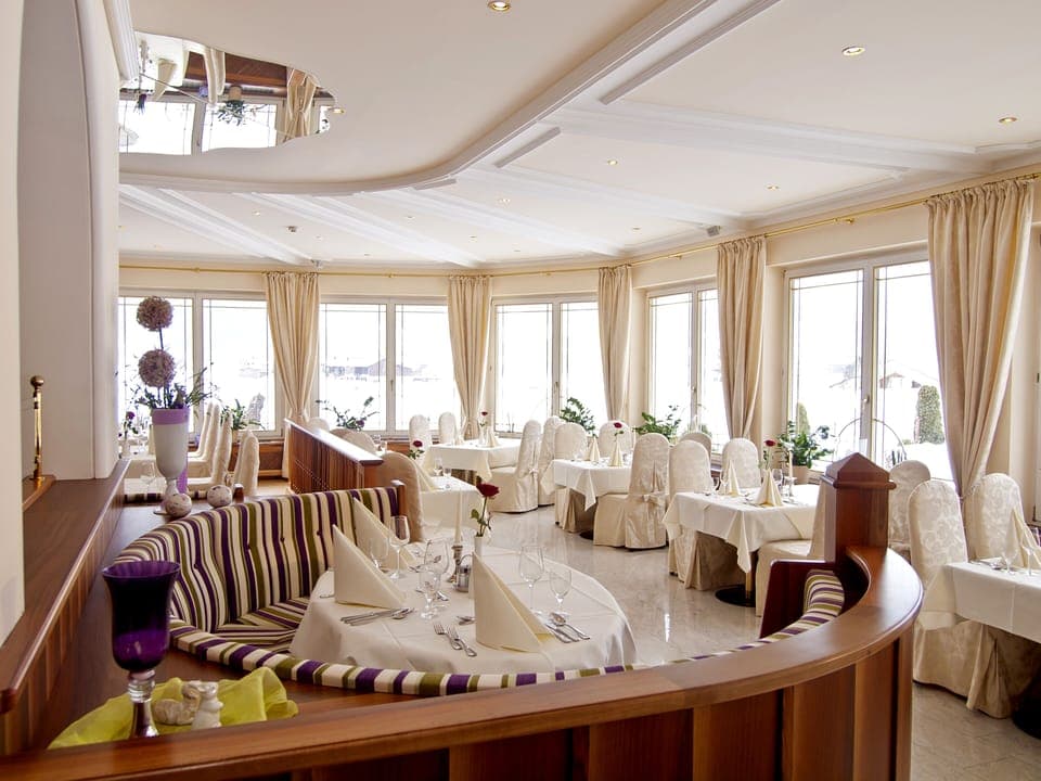 Lunch, dinner served; local and international cuisine, alfresco dining 