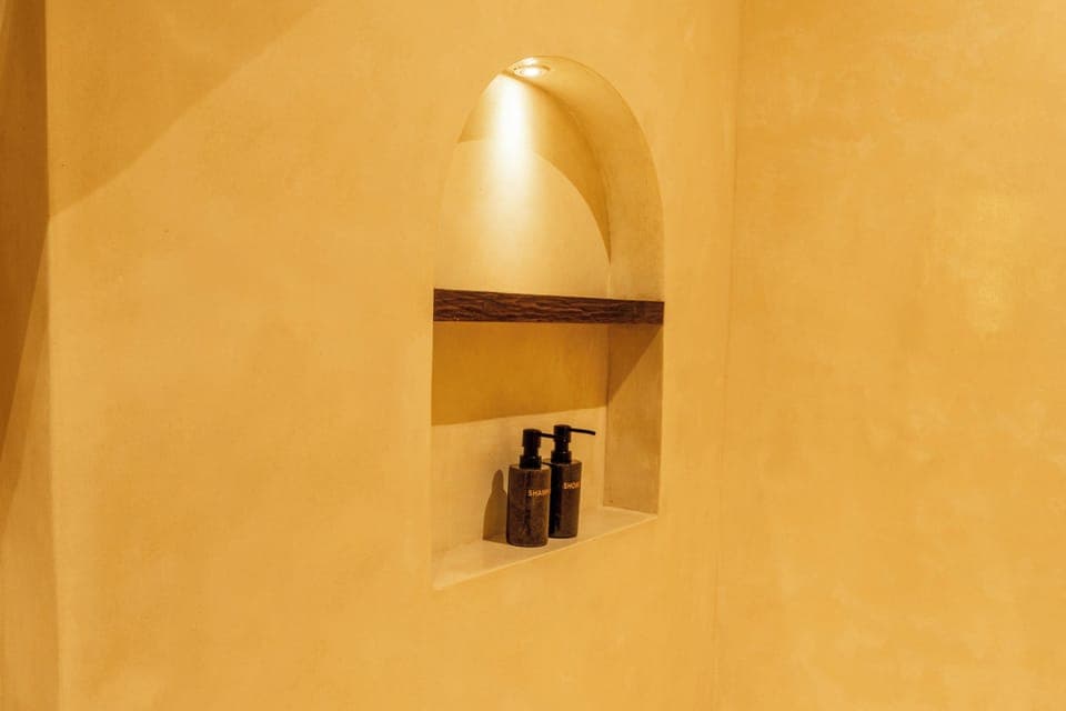 Family Suite | Bathroom | Free toiletries, hair dryer, towels, soap