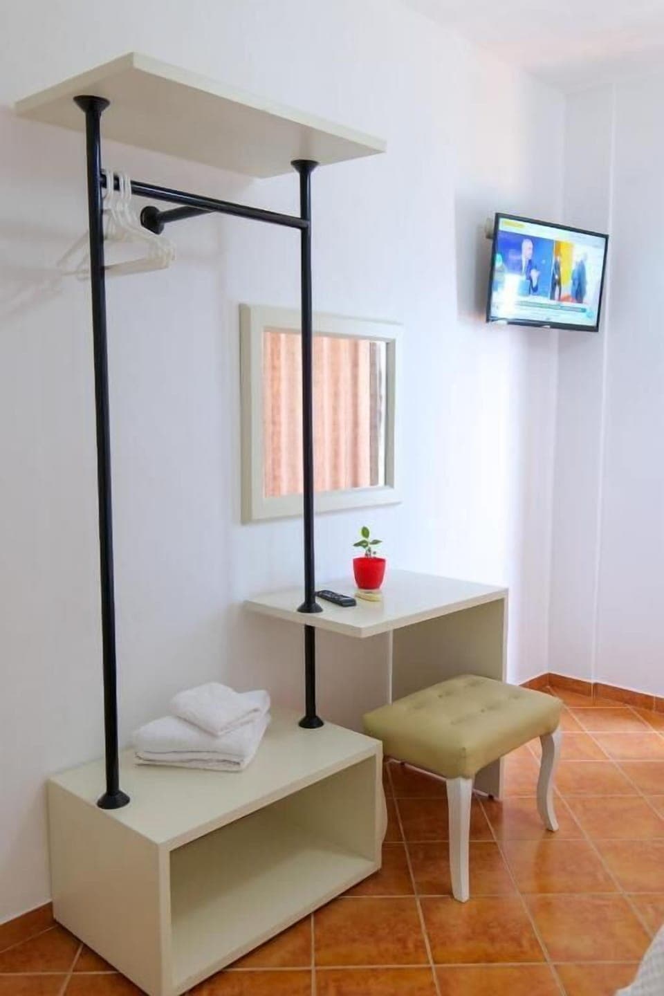 Standard Quadruple Room, 1 Bedroom, Smoking | Desk, free WiFi