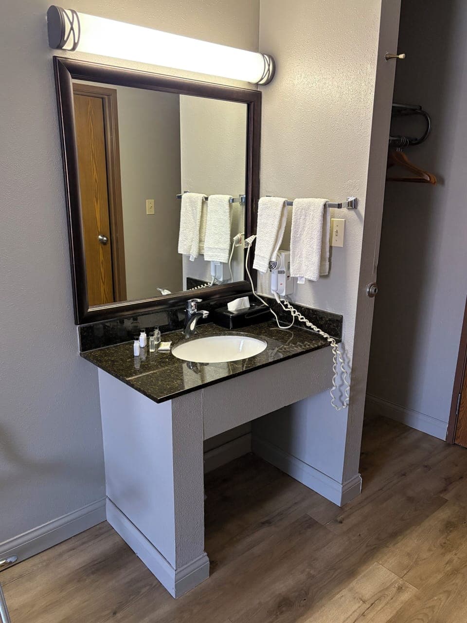 Standard Single Room | Bathroom | Separate tub and shower, hair dryer, towels, soap
