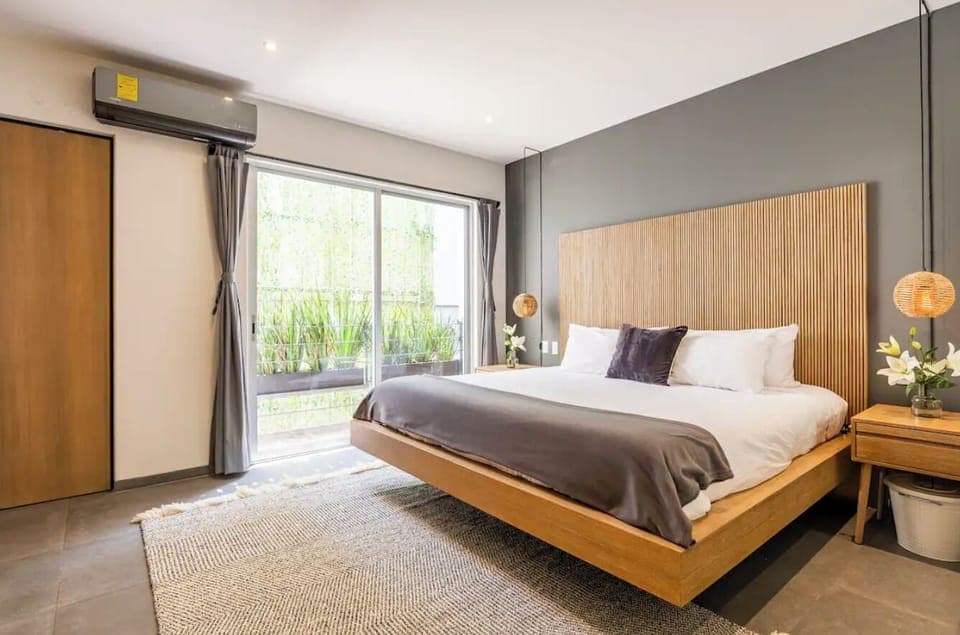 Deluxe Apartment | Iron/ironing board, free WiFi