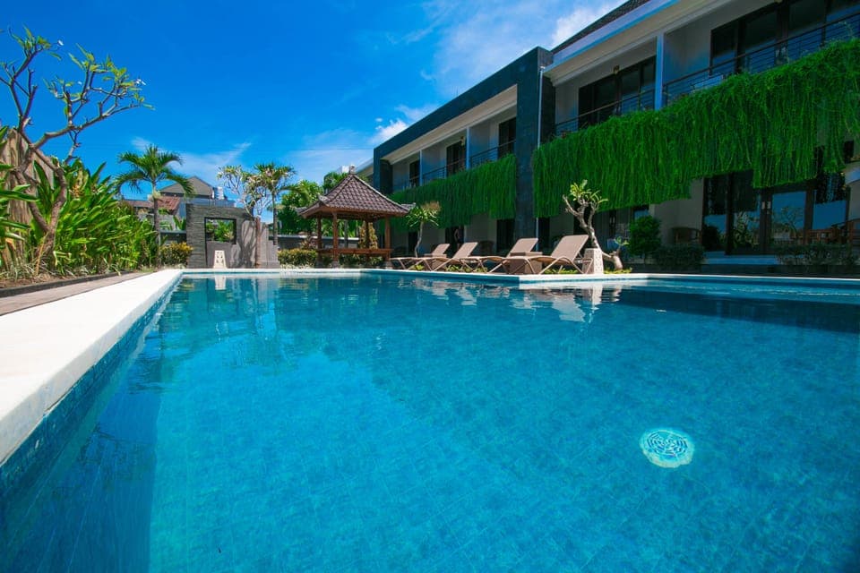 Outdoor pool, sun loungers