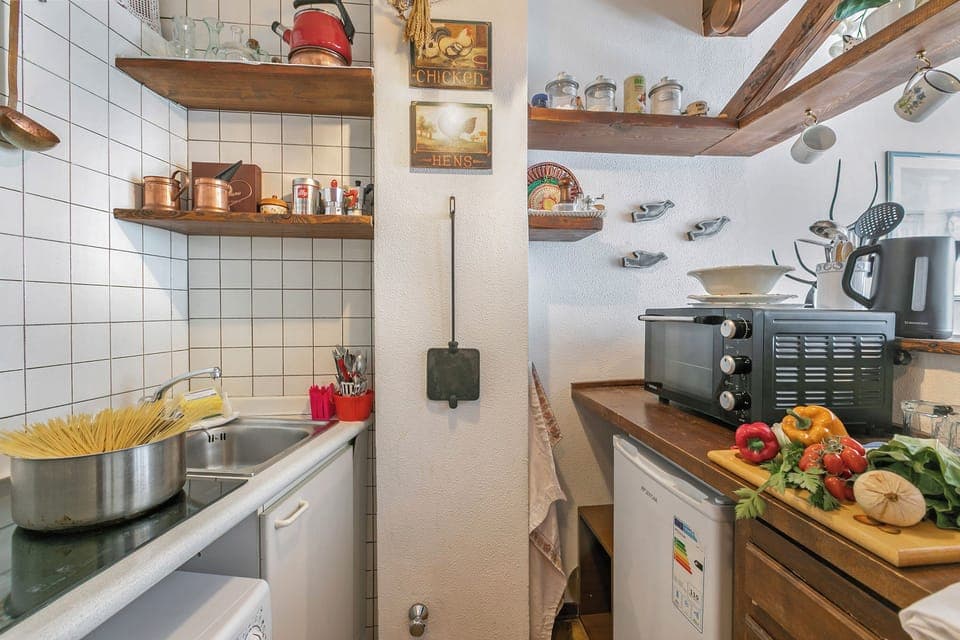 Standard Apartment, Multiple Bedrooms (Appartamento Aricami) | Private kitchen | Fridge, microwave, stovetop, electric kettle