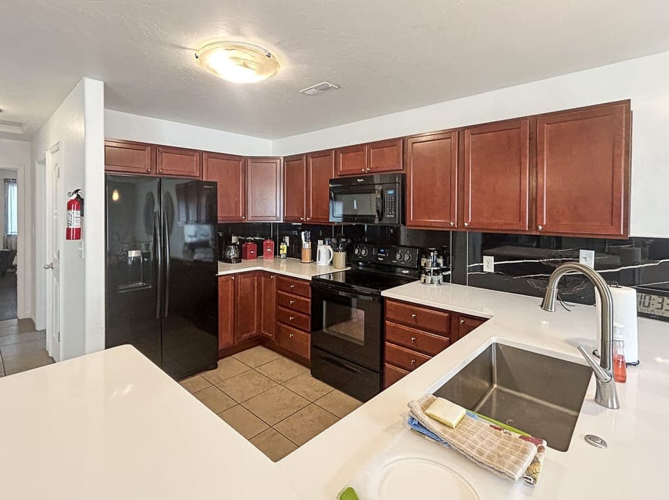 House, 3 Bedrooms | Private kitchen | Fridge, oven, coffee/tea maker, toaster
