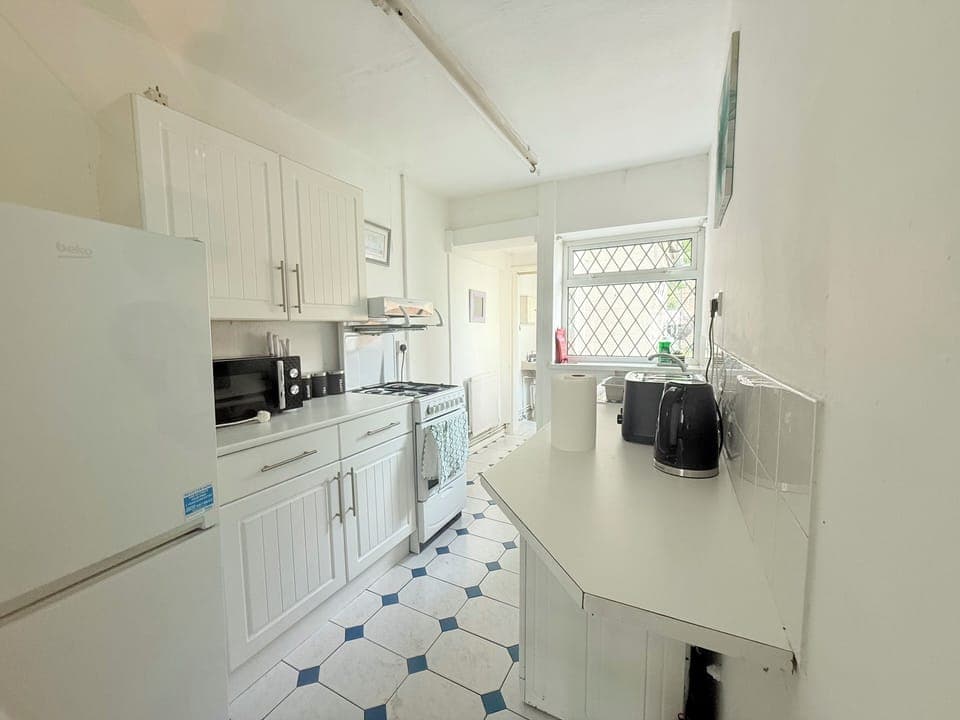 House, 4 Bedrooms, Kitchen, Garden View | Private kitchen | Full-size fridge, microwave, oven, stovetop