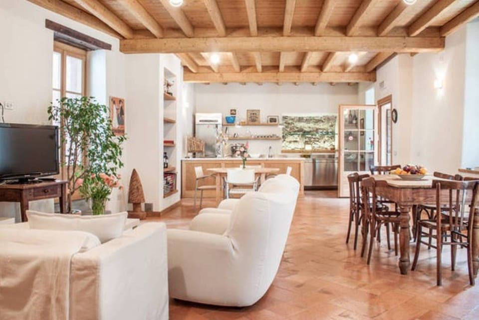 32-inch Smart TV with digital channels, streaming services