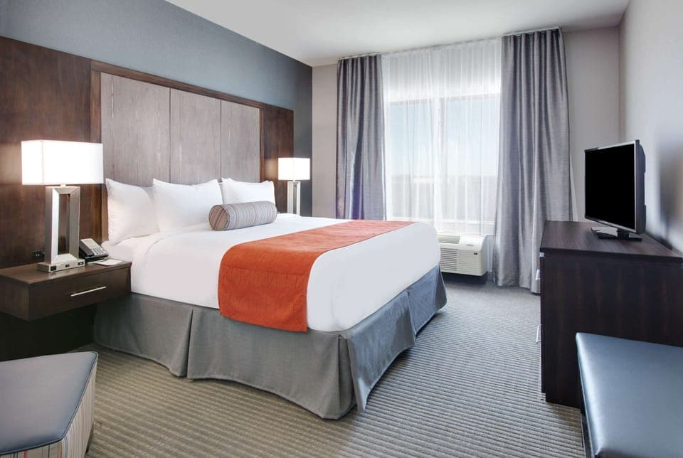 In-room safe, desk, blackout drapes, soundproofing