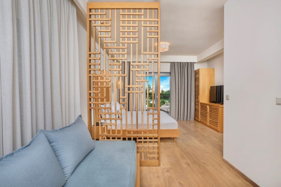 Junior Studio Suite, Garden View | In-room safe, soundproofing, iron/ironing board, free WiFi