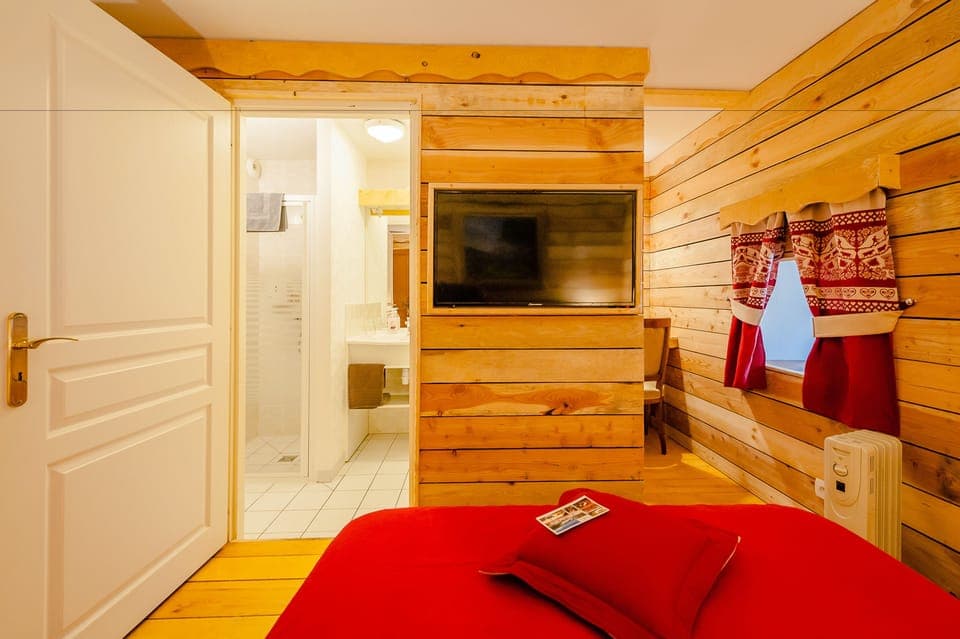 Standard Double Room, Private Bathroom | WiFi