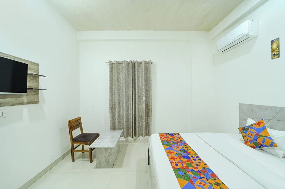 Egyptian cotton sheets, premium bedding, in-room safe, free WiFi