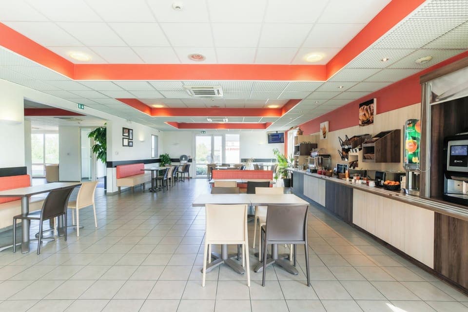 Daily buffet breakfast (EUR 9.90 per person)