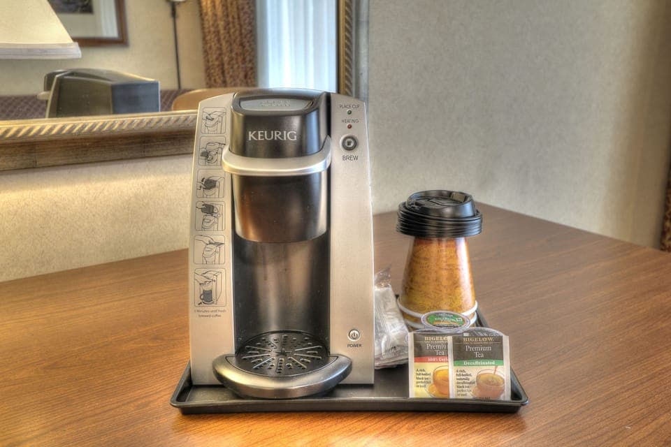 Egyptian cotton sheets, premium bedding, pillowtop beds, desk