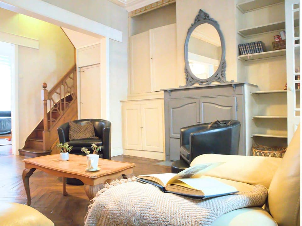 House, 5 Bedrooms, Kitchen, City View | Living area | 90-cm flat-screen TV with digital channels