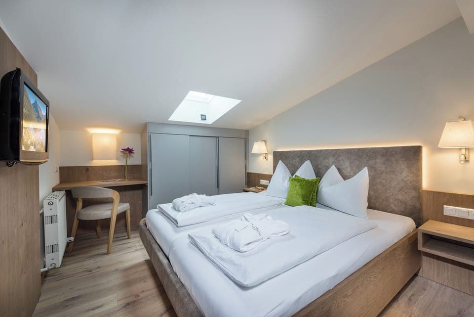 Standard Apartment, 2 Bedrooms, Balcony, Mountain View | In-room safe, free WiFi