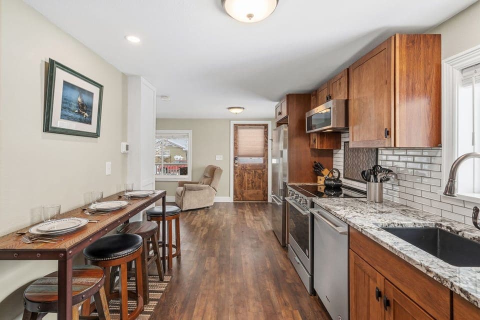 House, Multiple Beds, Patio, Garden View (855 N Grant Ave) | Private kitchen