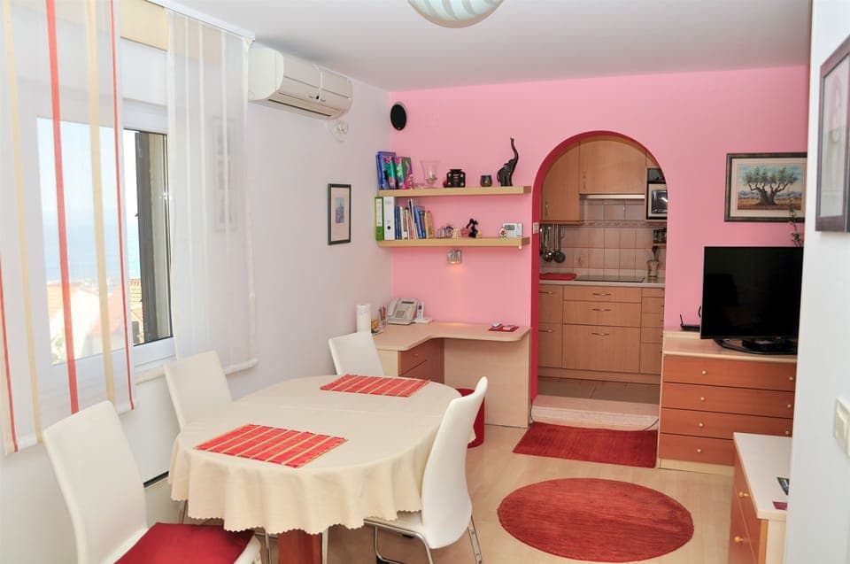 Apartment (A1) | Dining