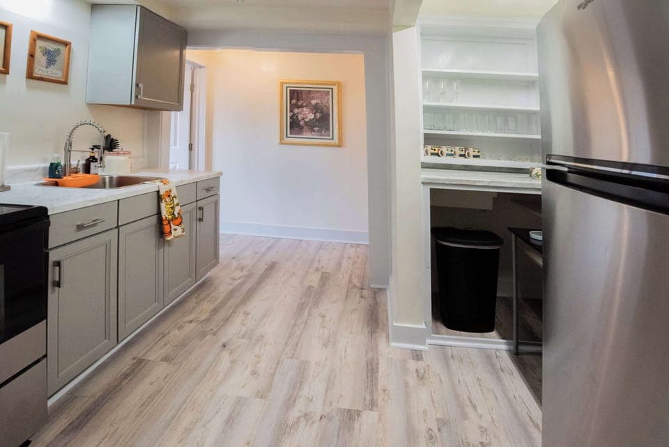 Apartment, Multiple Beds, Kitchen (Mariposa Coral) | Private kitchen | Electric kettle