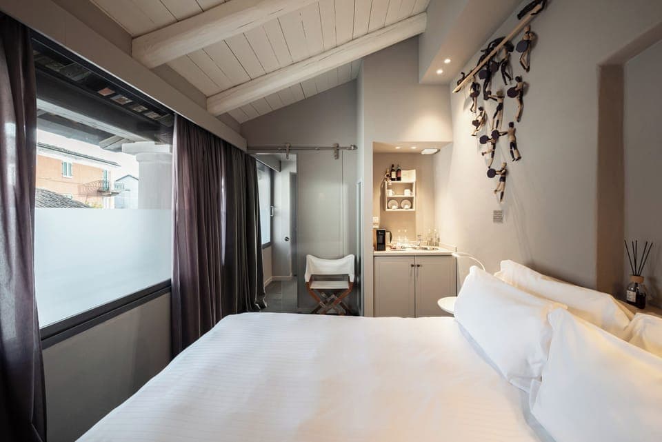 Egyptian cotton sheets, premium bedding, down comforters, pillowtop beds