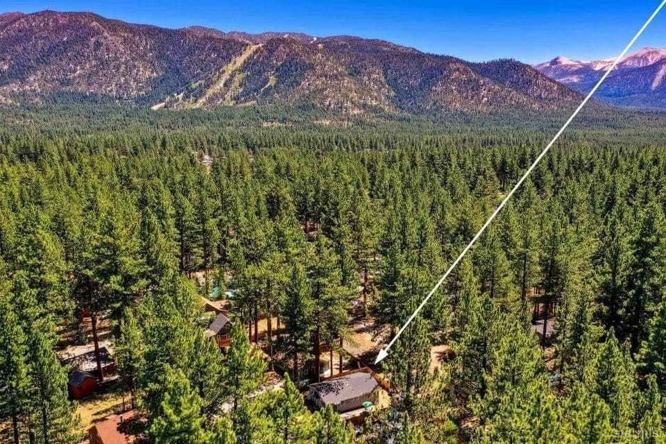 House, 3 Bedrooms | Aerial view