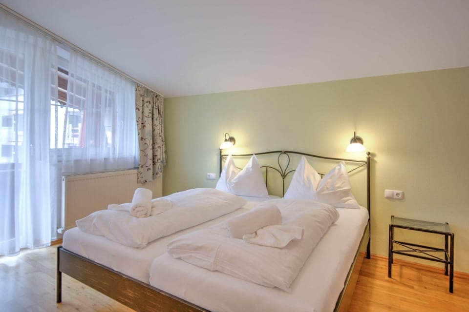 Apartment | 2 bedrooms, individually furnished, bed sheets