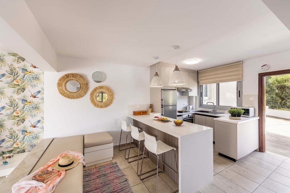 Superior Townhome | Private kitchen | Full-size fridge, microwave, oven, stovetop