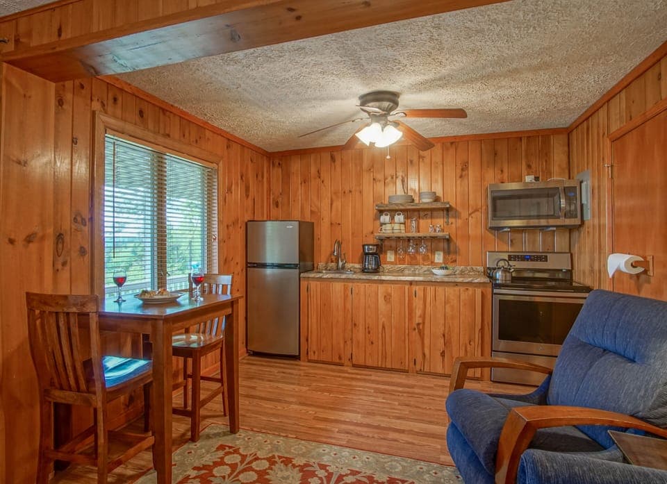 House, 1 Queen Bed with Sofa bed, Balcony, Mountain View (1 Br: Stemwinder 6B) | Private kitchen