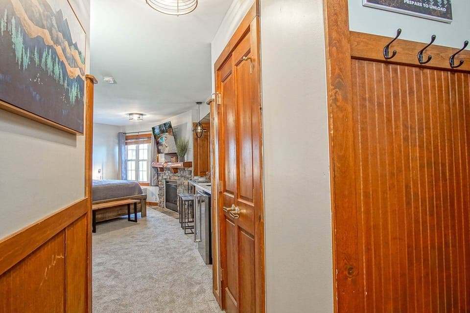 Condo, 1 King Bed with Sofa bed, Hot Tub, Mountain View (1 Br Junior Studio: Rimfire 421) | Interior