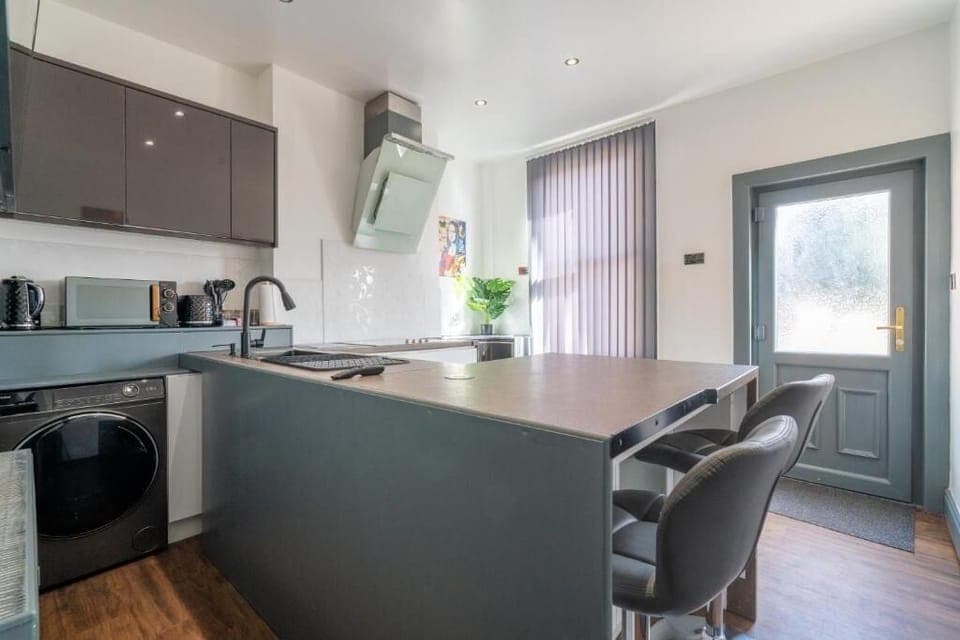 House | In-room dining