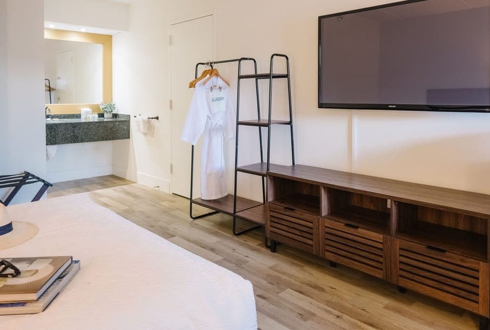 Double Room, 1 Queen Bed, Accessible | Laptop workspace, soundproofing, iron/ironing board, WiFi