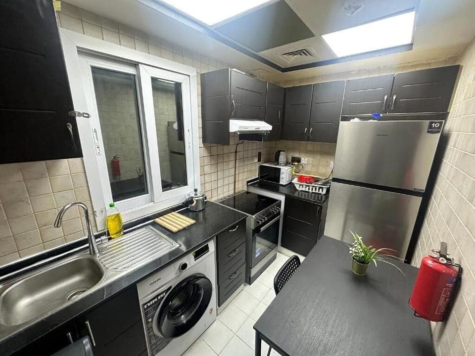 Fridge, microwave, stovetop