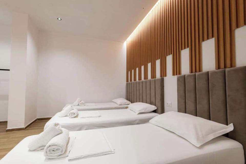 Triple Room | Hypo-allergenic bedding, soundproofing, free WiFi, bed sheets