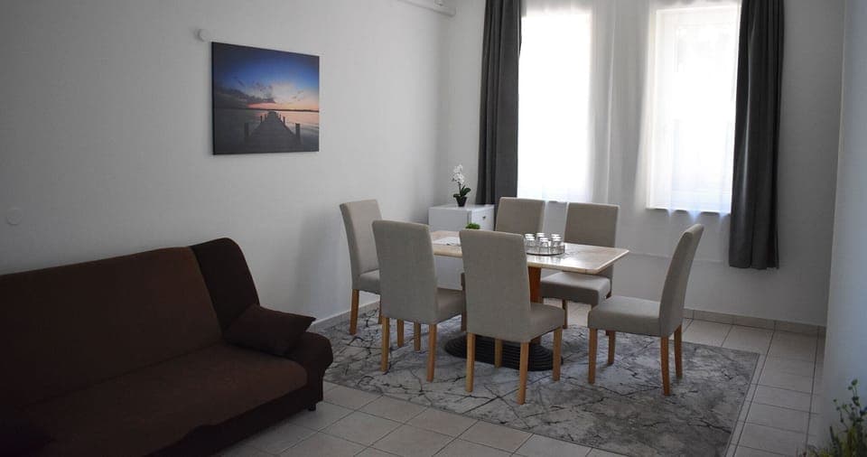 Superior Suite, 1 Bedroom, Patio | In-room dining